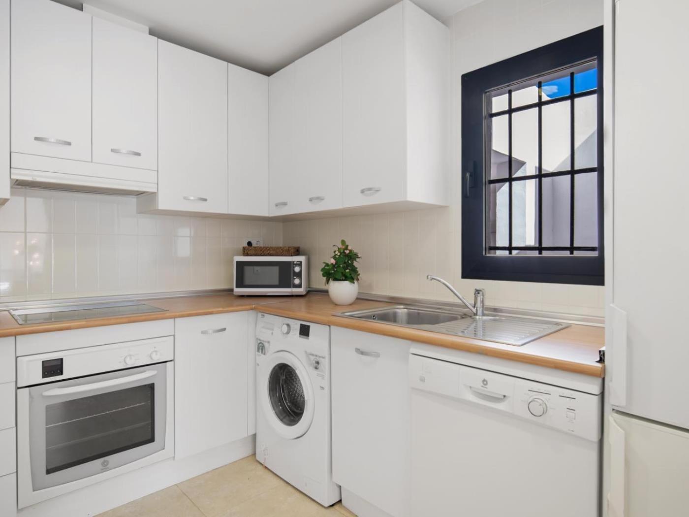 Apartamento De 2 En Playas Del Duque Marbella